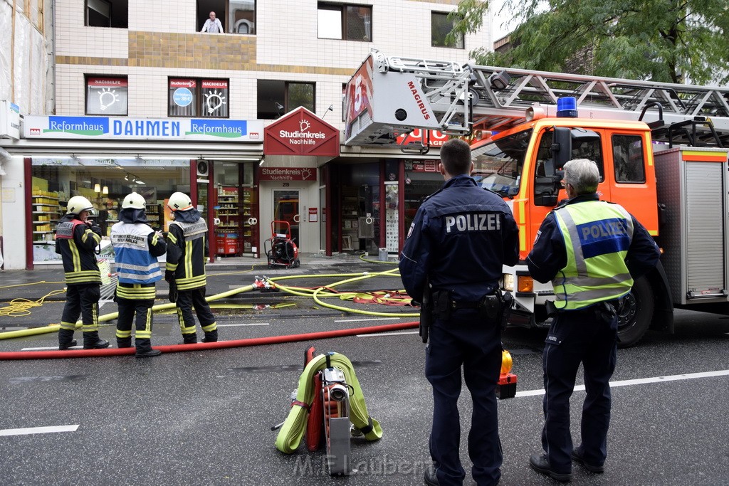 Feuer 2 Koeln Nippes Neusserstr P117.JPG - Miklos Laubert